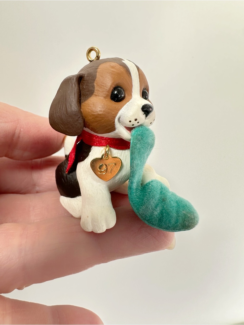 Hallmark 1997 Keepsake Puppy Love Beagle Ornament
